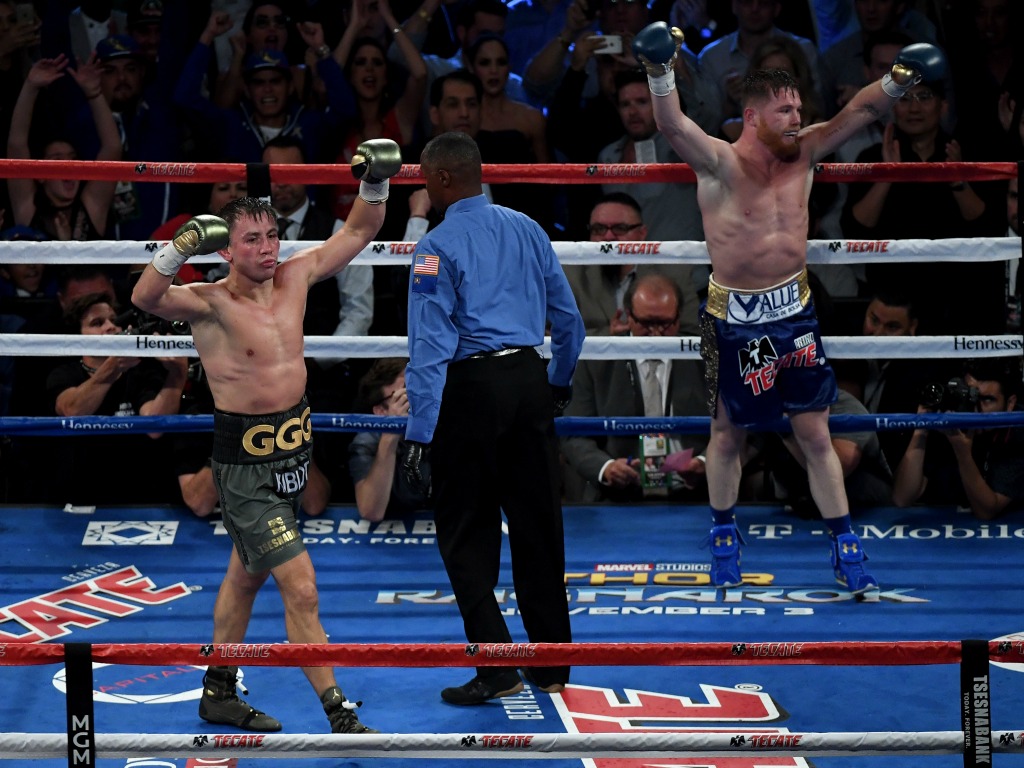 Saul Alvarez (à gauche) et Gennady Golovkin à l'issue du combat