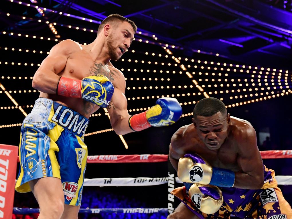 Vasyl Lomachenko (à gauche) contre Guillermo Rigondeaux