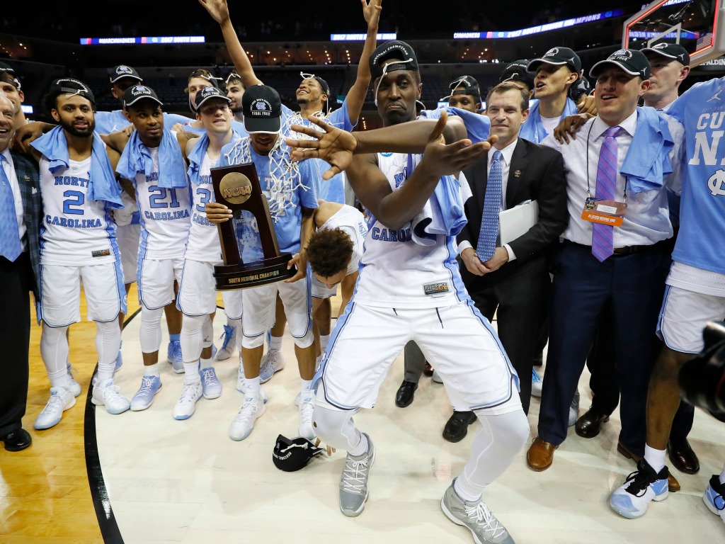 Les joueurs de North Carolina célèbrent leur qualification pour le Final Four 2017