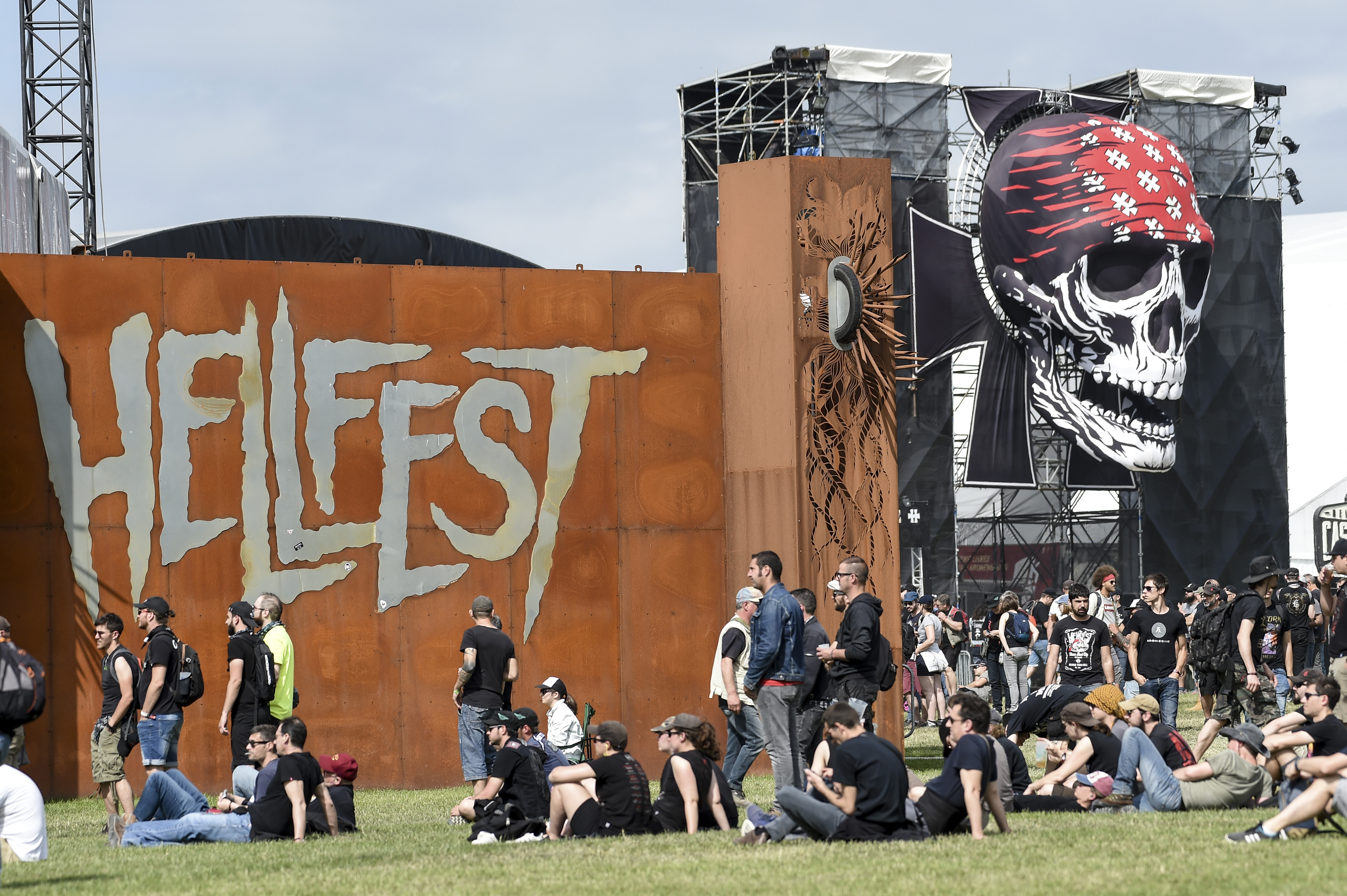 Violée au Hellfest, un jeune femme lance un appel à témoins Violée au Hellfest, un jeune femme lance un appel à témoins