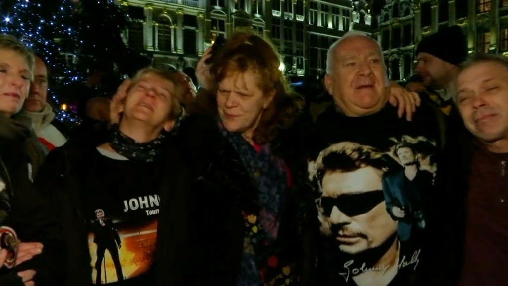 EN VIDEO - En Belgique, les fans de Johnny Hallyday se rassemblent pour lui rendre hommage