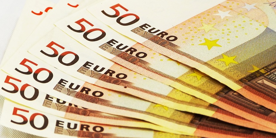 Affaire Fillon : il glisse dans l'urne un billet de 50 €