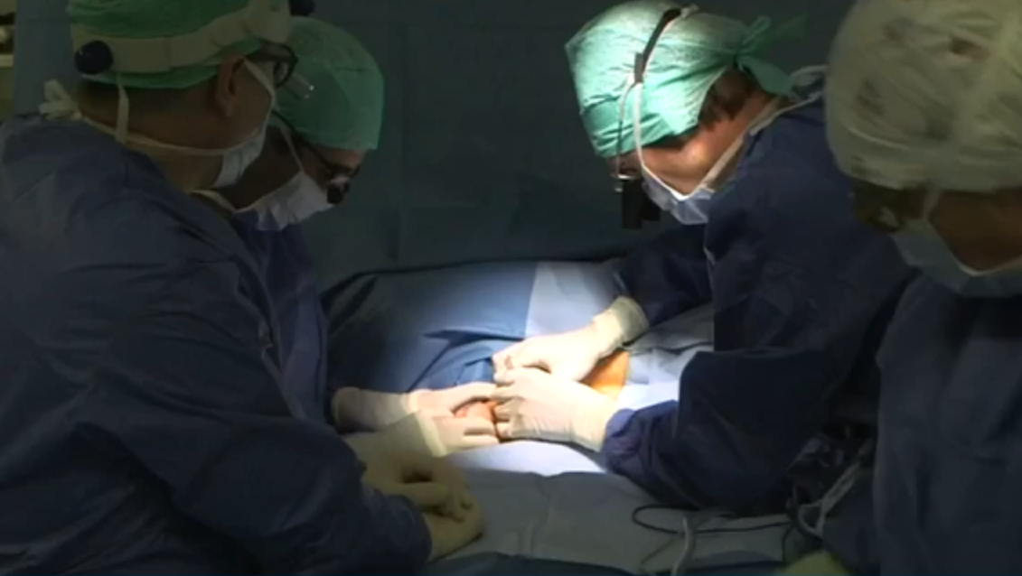 L'opération a duré 5h30 et a été menée par deux chirurgiens français.