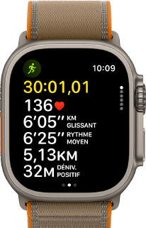 Apple Watch Ultra 4, boîtier en titane, finition naturelle, données avancées de l’exercice Course en plein air, côté droit, Digital Crown, bouton latéral en saillie, Boucle Trail, coloris sable