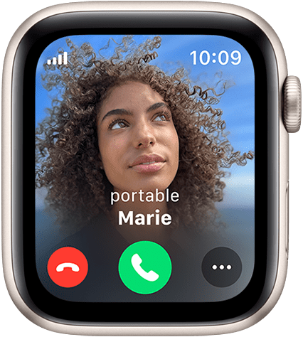 Apple Watch SE affichant un appel entrant avec le nom et la photo de la personne.