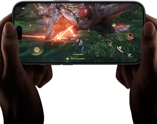 iPhone 18 Pro, face avant, montrant les performances de la puce A20 Pro avec une scène de Monster Hunter Outlanders