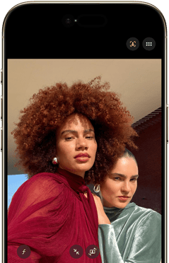 iPhone Air, face avant, Dynamic Island centré au sommet, fonctionnalité Cadre centré pour les photos en cours d’utilisation