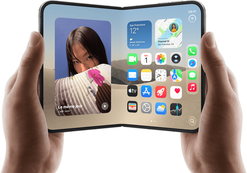 iPhone Duo, finition blanc stellaire, tenu à deux mains en mode paysage, déplié, l’écran interne affiche des photos sur le côté gauche, des apps sur le côté droit