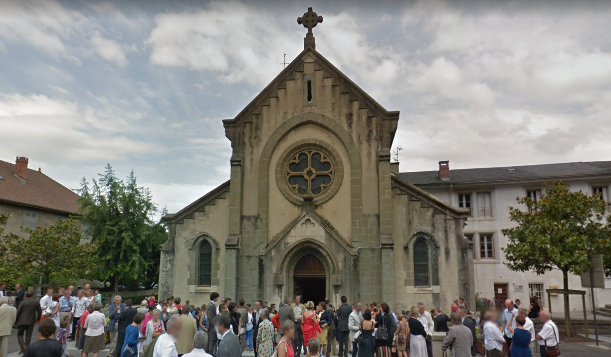 Savoie: en pleine messe, un morceau d'église tombe sur une fidèle