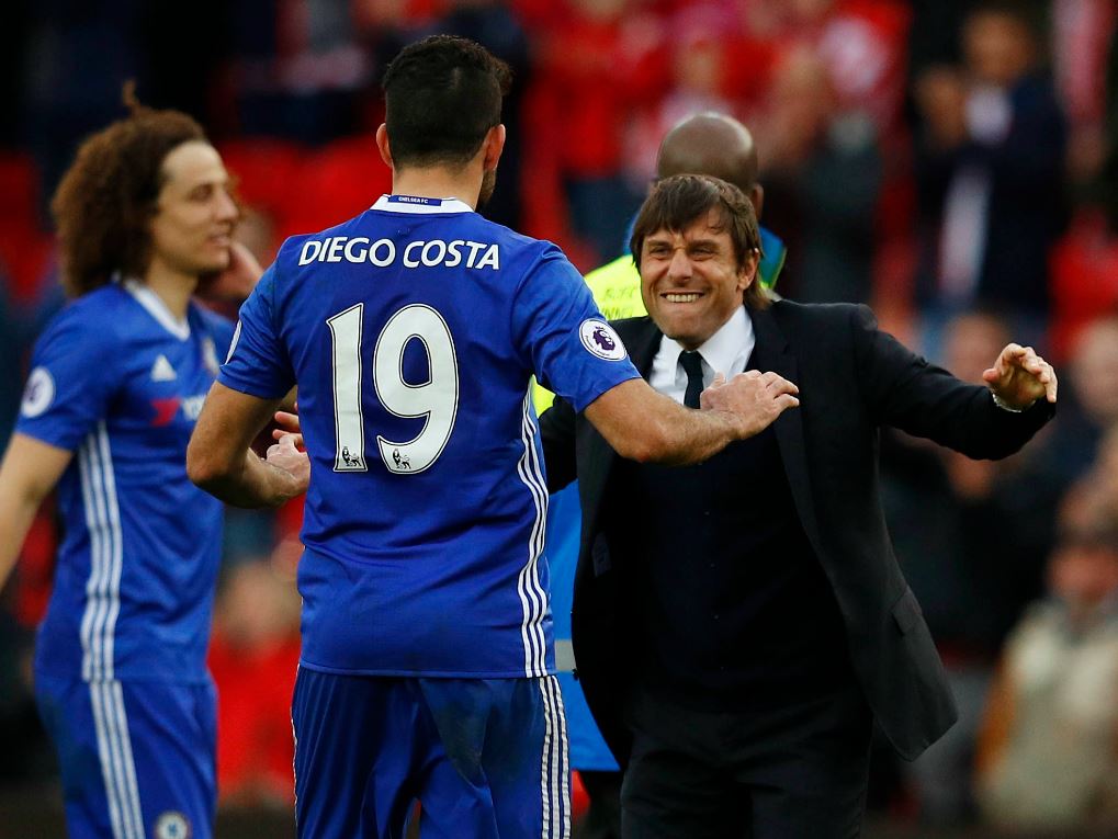 Diego Costa (de dos) et Antonio Conte à Chelsea en 2017