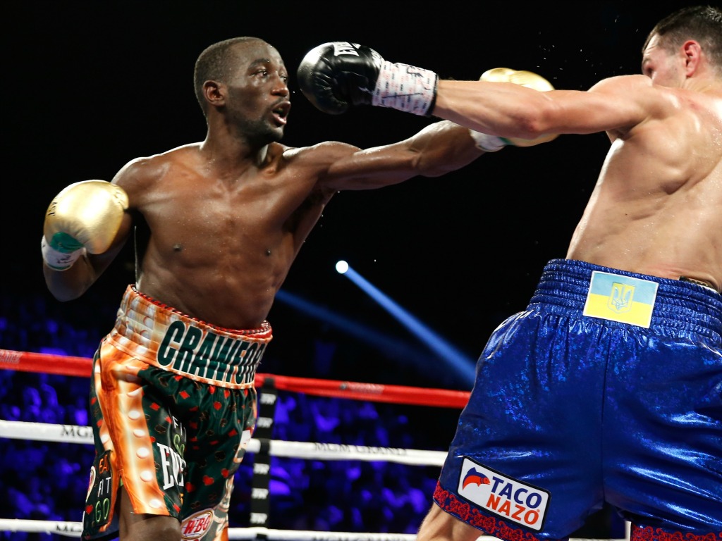 Terence Crawford (à gauche) face à Viktor Postol en juillet 2016