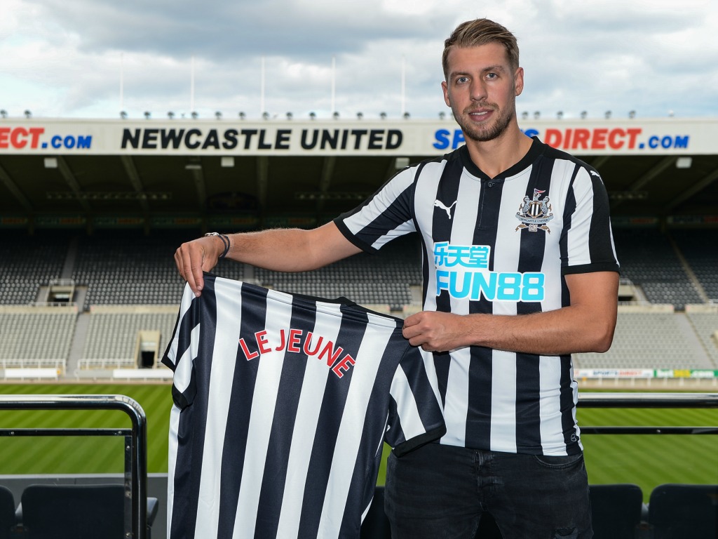 Florian Lejeune avec son nouveau maillot