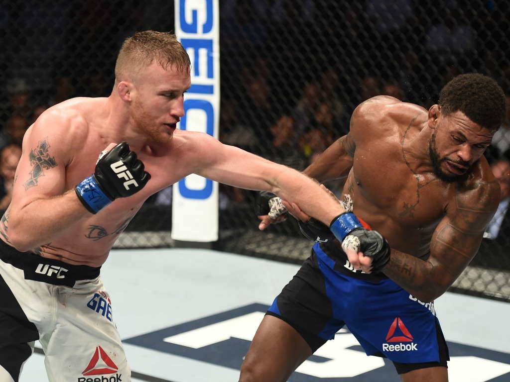 Justin Gaethje (à gauche) face à Michael Johnson