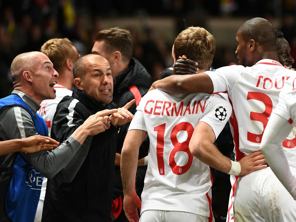 Leonardo Jardim fête la qualification avec ses joueurs