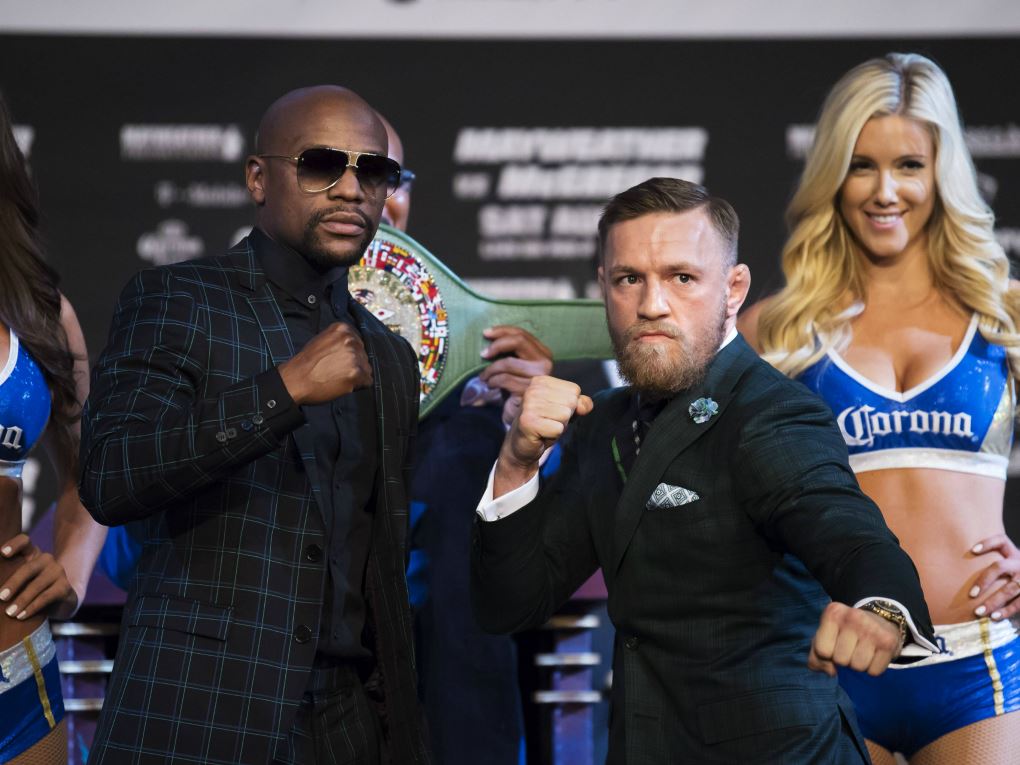 Floyd Mayweather (à gauche) et Conor McGregor en 2017
