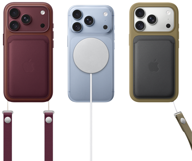 De gauche à                                                droite, iPhone 18 Pro dans une coque en cuir bordeaux avec une dragonne                                                bordeaux, iPhone 18 Pro au centre dans une coque glacier avec un                                                chargeur MagSafe blanc connecté, iPhone 18 Pro argent à droite avec un                                                porte-cartes en cuir vert et une dragonne.