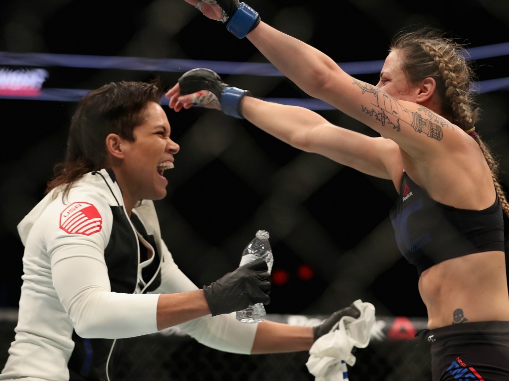 Amanda Nunes (à gauche) et Nina Ansaroff