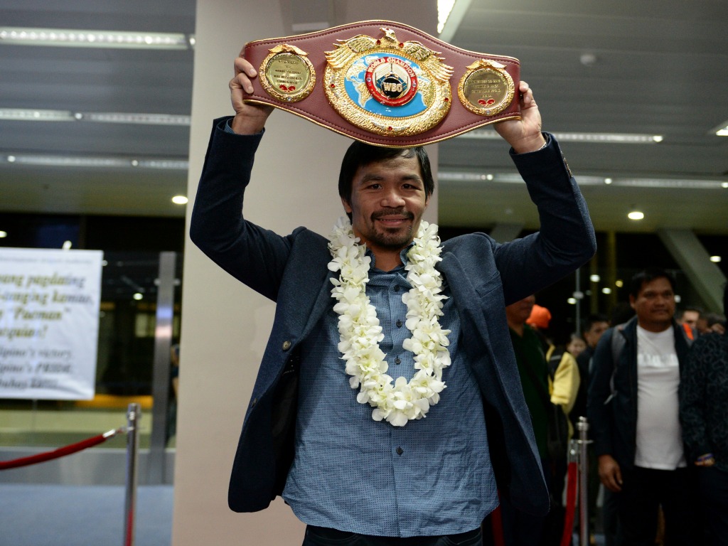 Manny Pacquiao aux Philippines avec sa ceinture mondiale WBO des welters