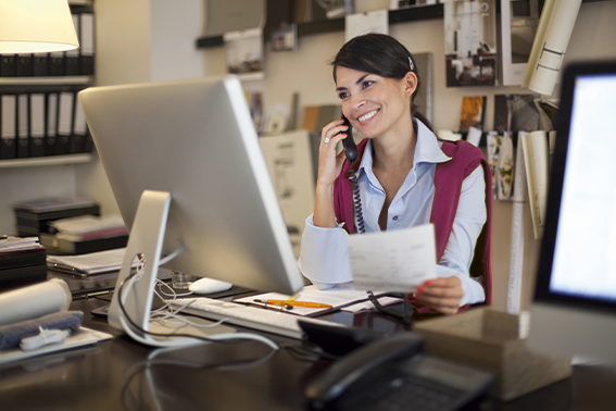 professionnel au téléphone