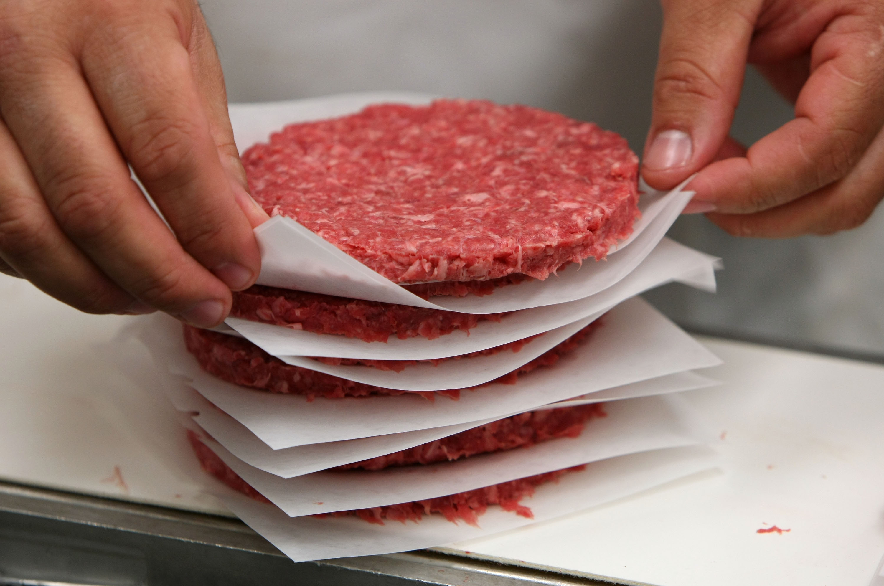 Des centaines de tonnes de "faux steaks hachés" distribuées aux plus démunis