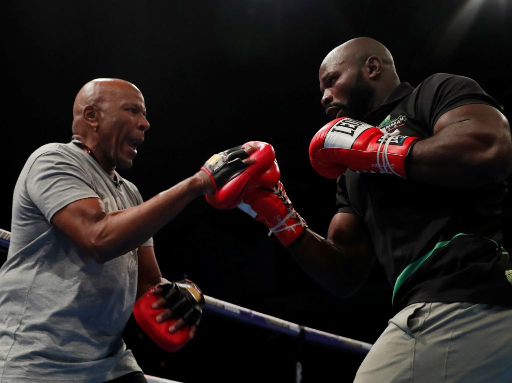 Carlos Takam affrontera Derek Chisora
