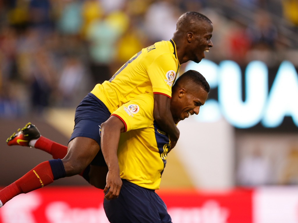 Enner Valencia (à gauche) et Antonio Valencia